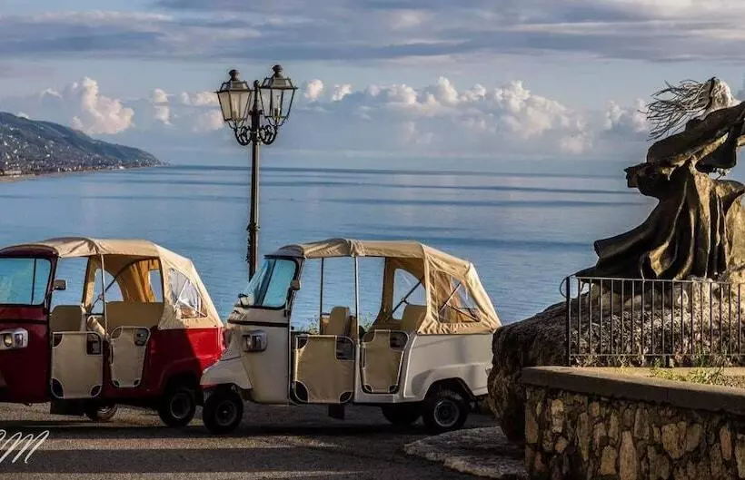 Majatalo Un Oblò Sul Mare