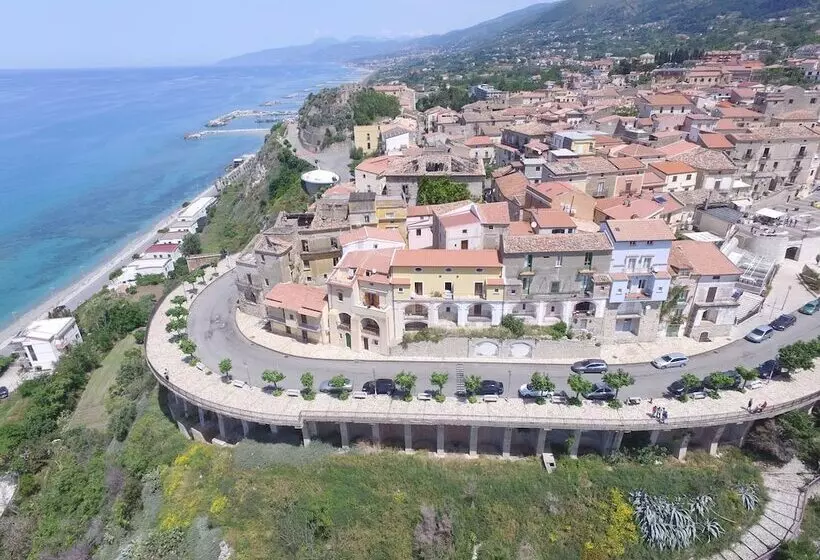 Majatalo Un Oblò Sul Mare