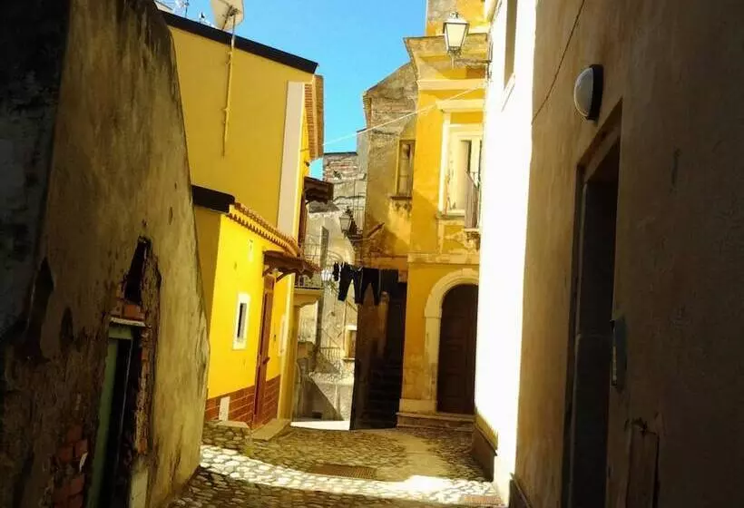 Majatalo Un Oblò Sul Mare