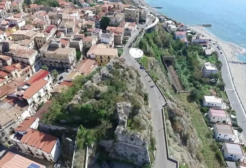 Majatalo Un Oblò Sul Mare