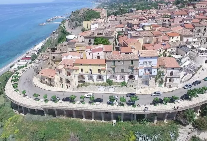 Majatalo Un Oblò Sul Mare