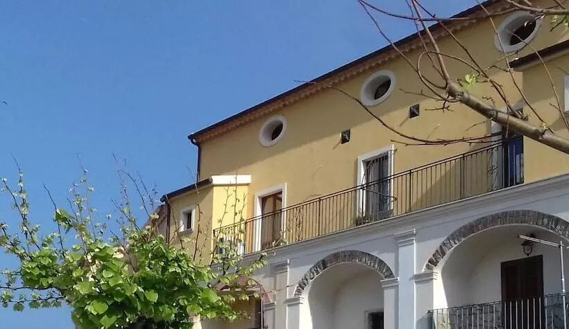 Majatalo Un Oblò Sul Mare