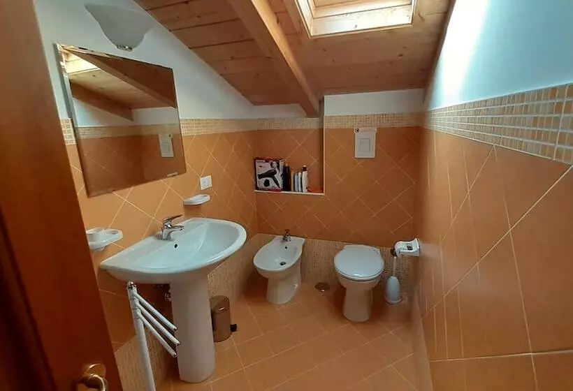 Majatalo Un Oblò Sul Mare