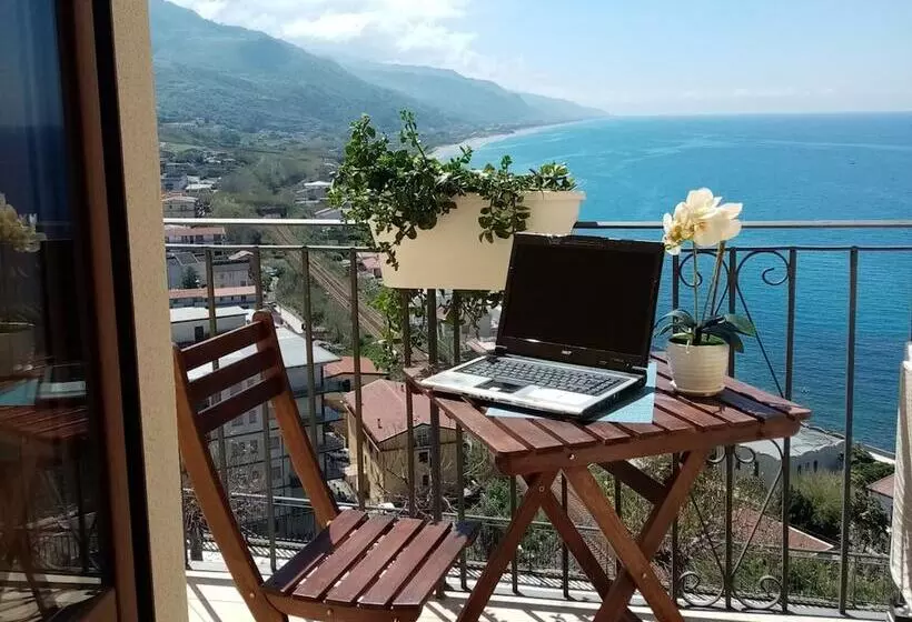 Majatalo Un Oblò Sul Mare