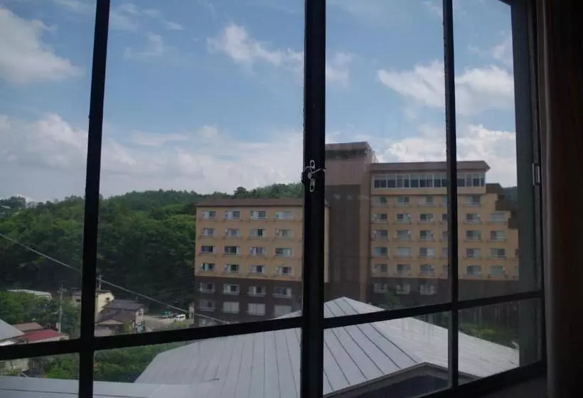 Retkeilymaja Kusatsu Onsen Guesthouse Gyoten