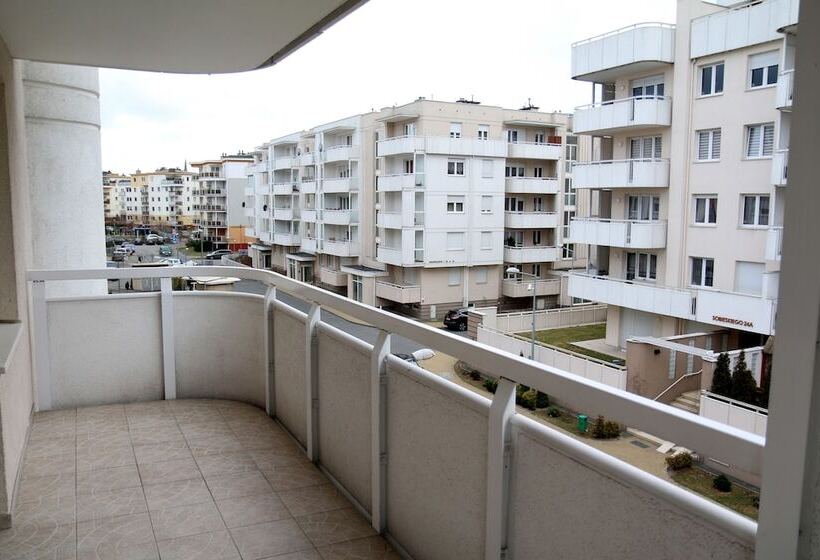 هتل Apartament F&j 12