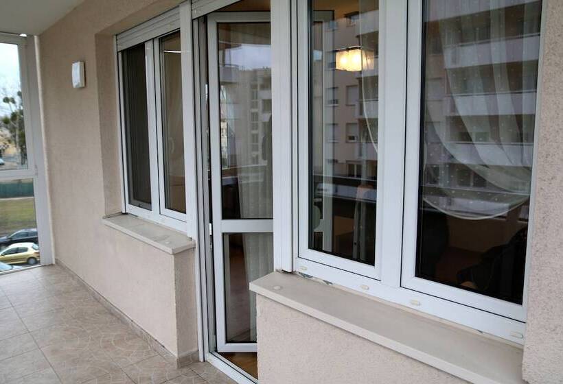 هتل Apartament F&j 12