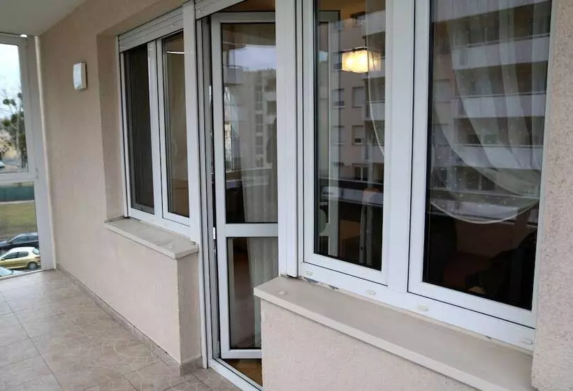 هتل Apartament F&j 12