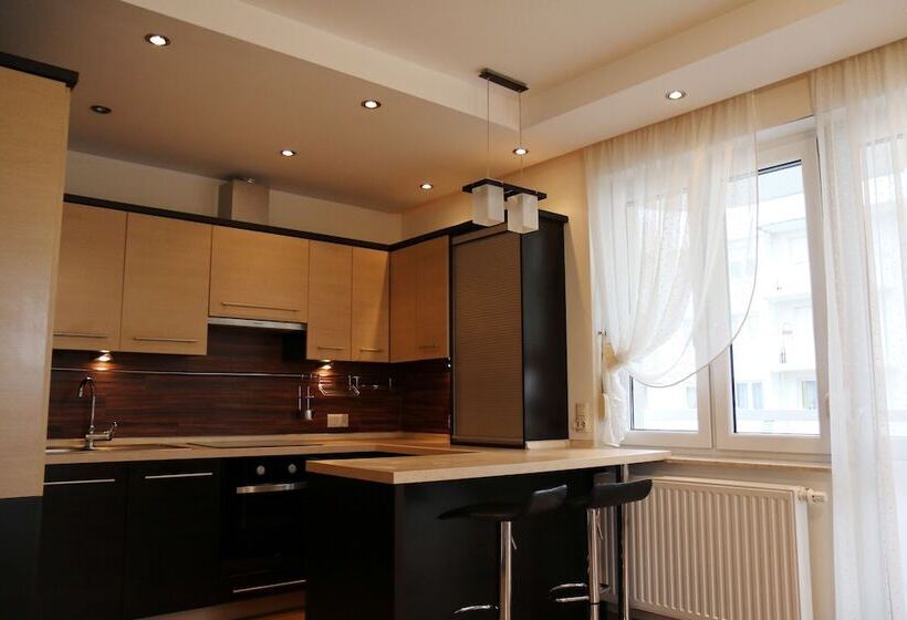 هتل Apartament F&j 12