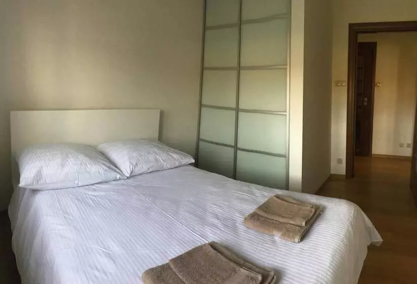 هتل Apartament F&j 12