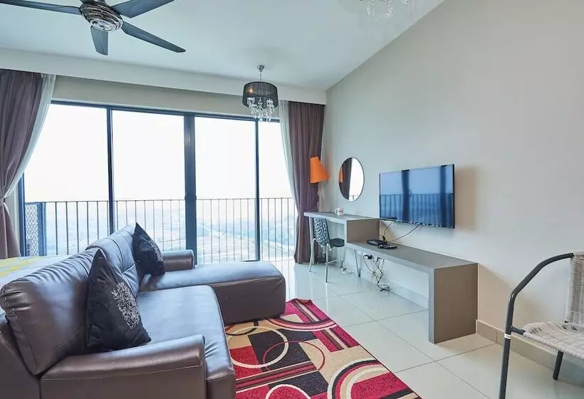 Hotelli Oyo Home 89316 Special Studio Setia Alam Trefoil