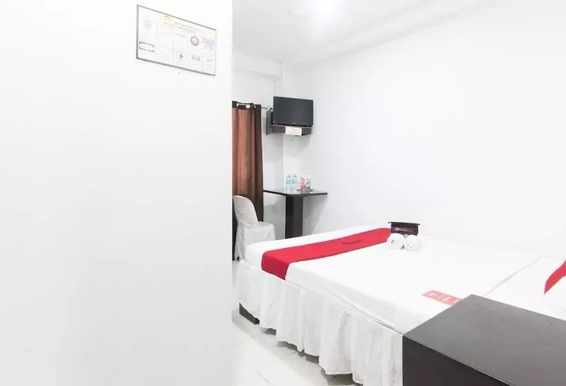 ホテル Reddoorz Plus Near Tacloban Astrodome