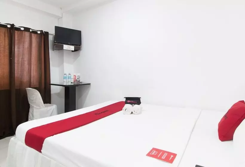 ホテル Reddoorz Plus Near Tacloban Astrodome