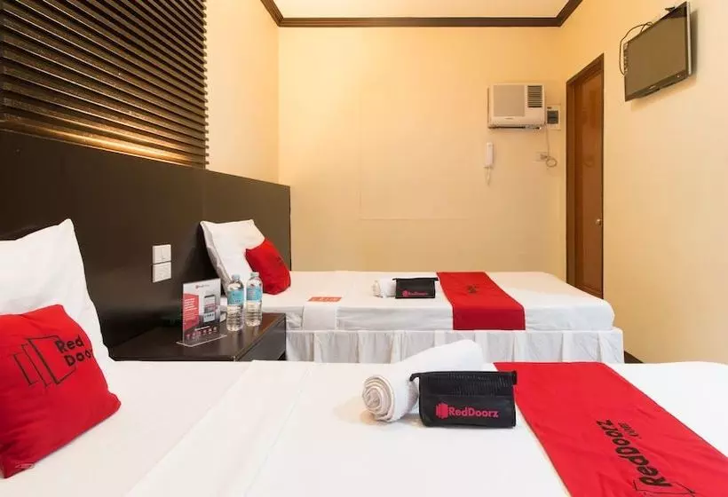 ホテル Reddoorz Plus Near Tacloban Astrodome