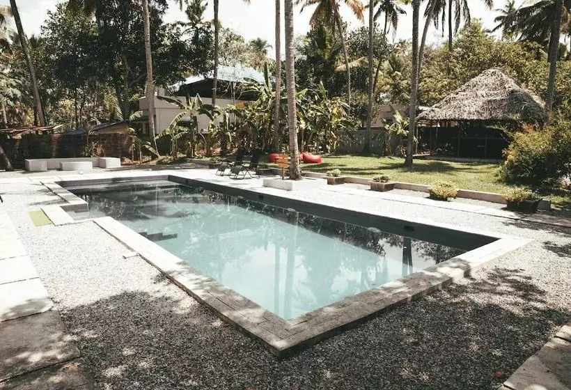 Hotelli Satta Beach Deluxe