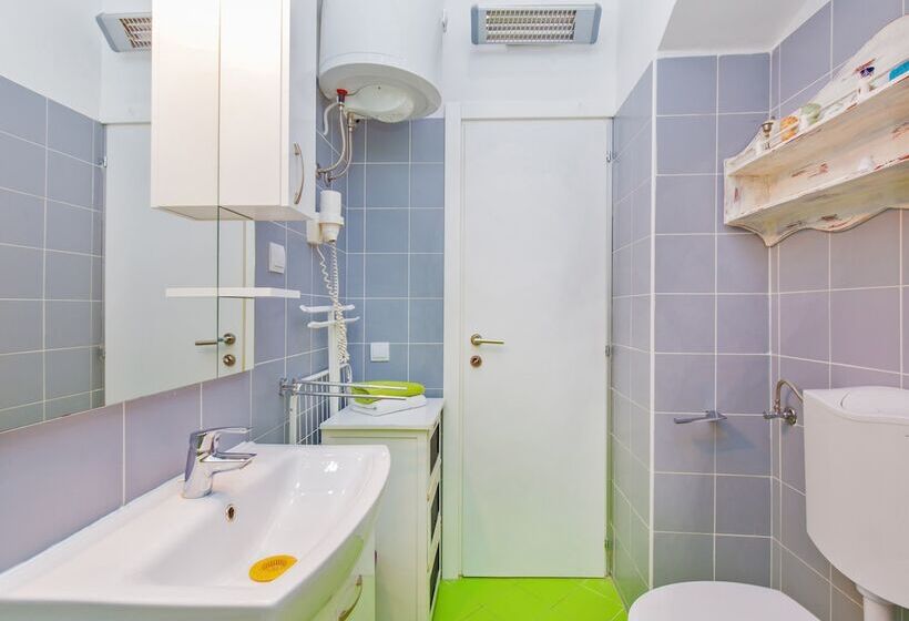 Пансион Apartment & Room Joy