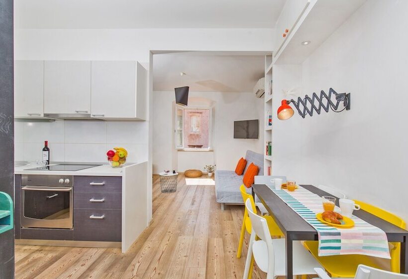 Пансион Apartment & Room Joy