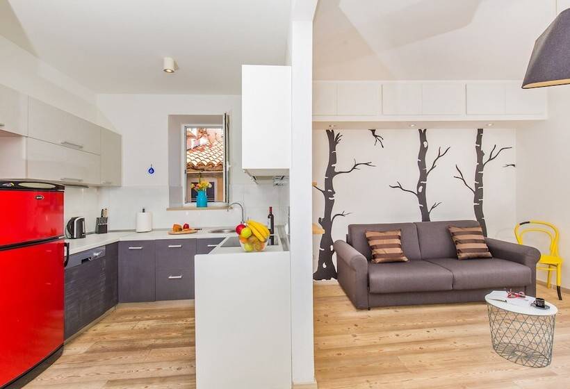 Пансион Apartment & Room Joy