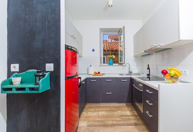 Пансион Apartment & Room Joy