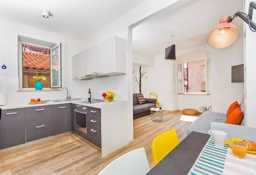 پانسیون Apartment & Room Joy