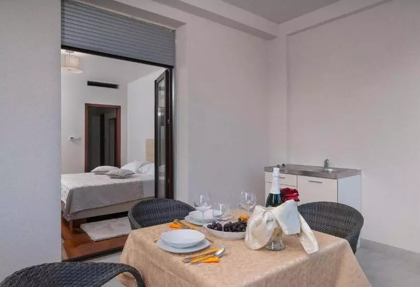 ペンション Luxury Rooms Near The Beach2