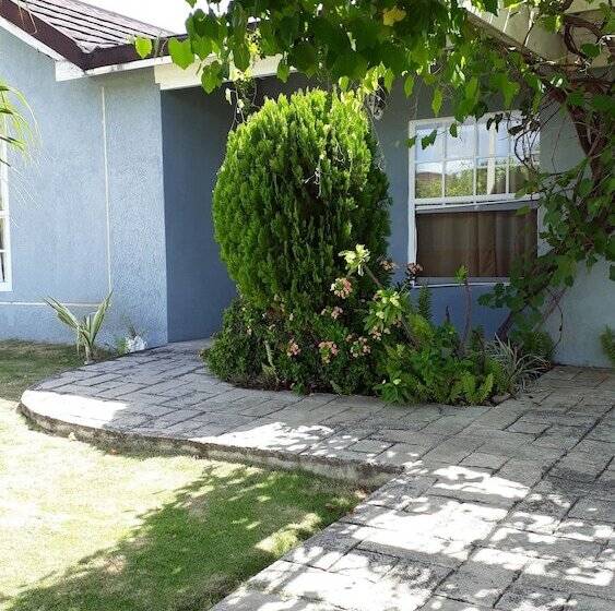 پانسیون Spanish Town Secured Gated