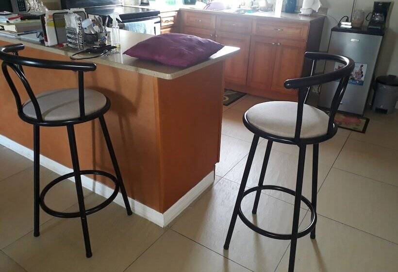 پانسیون Spanish Town Secured Gated