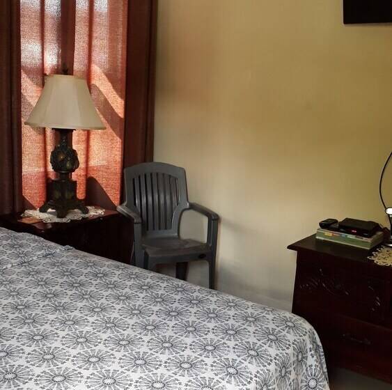 پانسیون Spanish Town Secured Gated