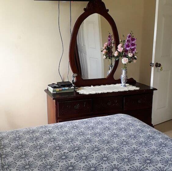 پانسیون Spanish Town Secured Gated