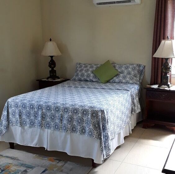 پانسیون Spanish Town Secured Gated