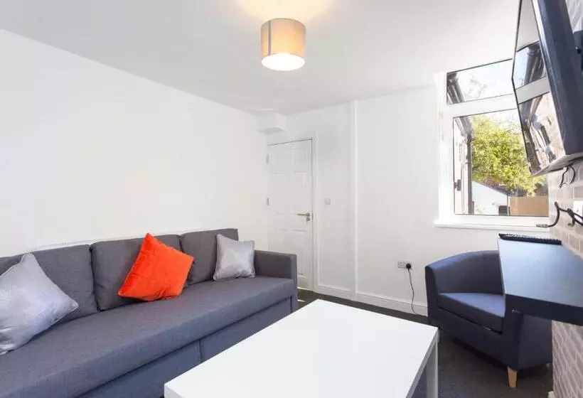 ペンション Townhouse @ 76 Clare Street Stoke