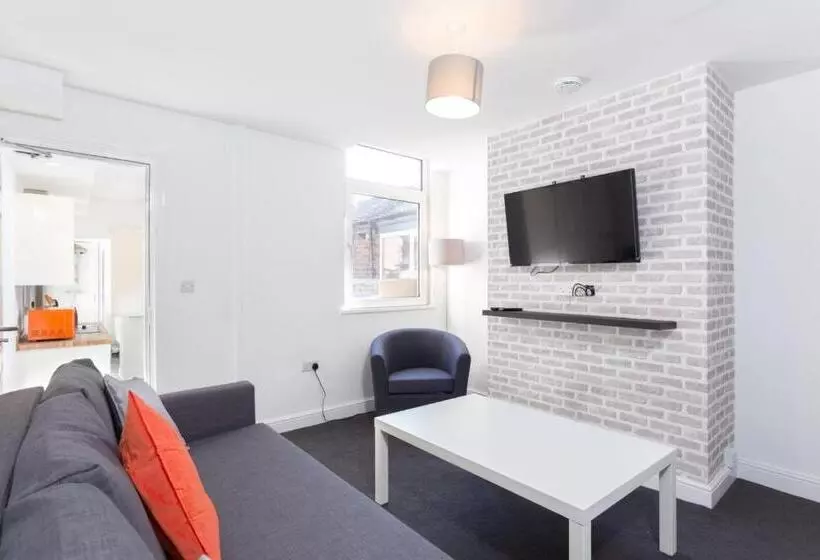 ペンション Townhouse @ 76 Clare Street Stoke