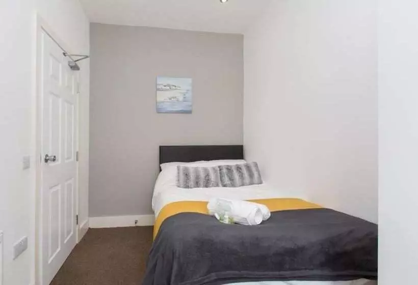 Majatalo Townhouse @ Balfour St