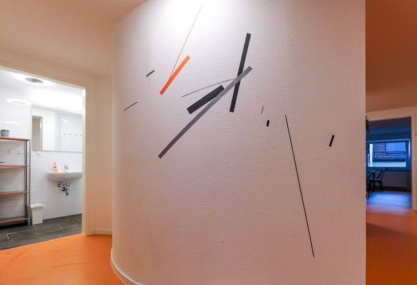 Sunny Hostel Room For 3