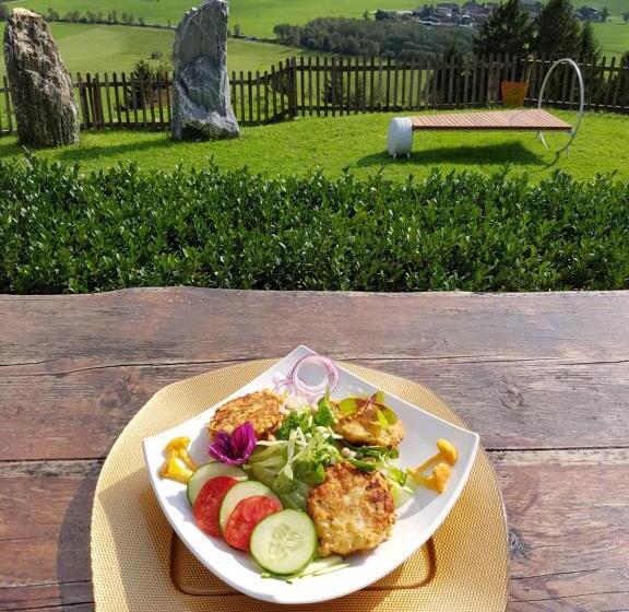 ホテル Gasthof Und Panoramastellplatz Friedburg