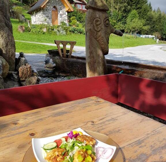 ホテル Gasthof Und Panoramastellplatz Friedburg