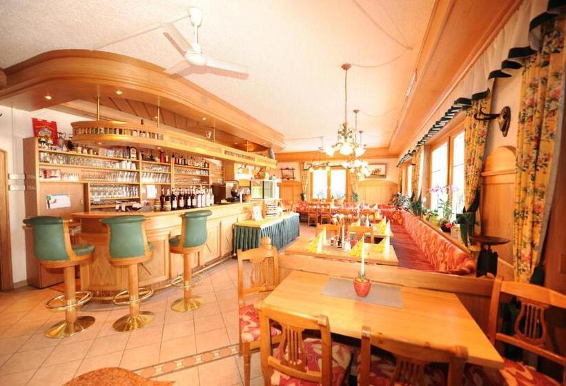 ホテル Gasthof Und Panoramastellplatz Friedburg