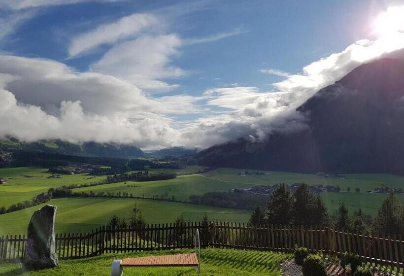 ホテル Gasthof Und Panoramastellplatz Friedburg