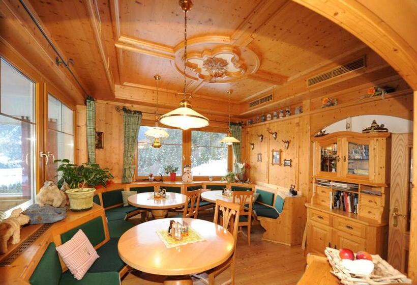 ホテル Gasthof Und Panoramastellplatz Friedburg