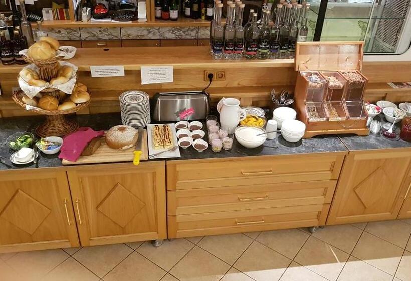 ホテル Gasthof Und Panoramastellplatz Friedburg