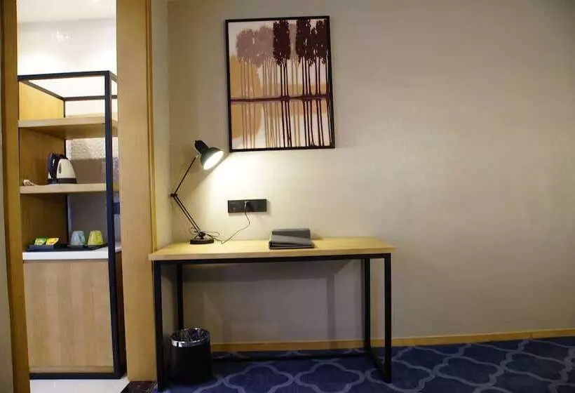 هتل One Flight Apartment Bao An Branch