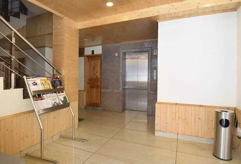 Hotelli Oyo 11618 Sarthak Regency