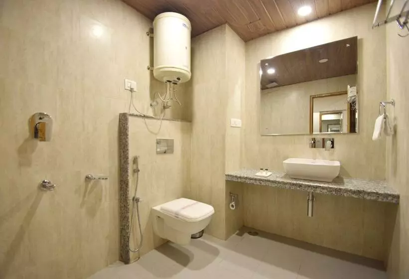 Hotelli Oyo 11618 Sarthak Regency