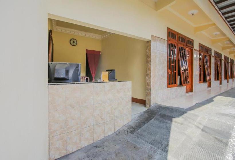 בית מלון כפרי Spot On 90092 Dewi Safitri