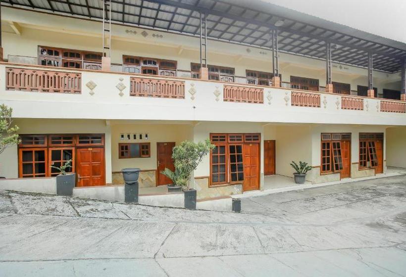 בית מלון כפרי Spot On 90092 Dewi Safitri