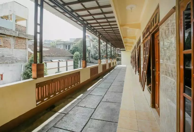 Hotel Spot On 90092 Dewi Safitri