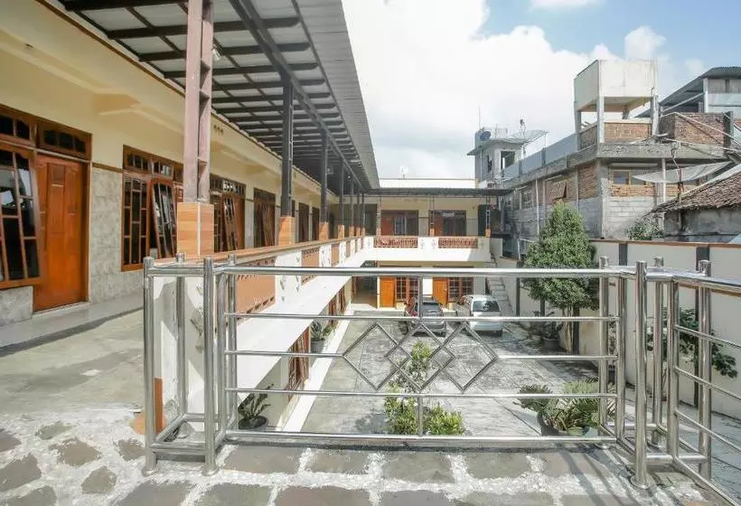 Hotel Spot On 90092 Dewi Safitri