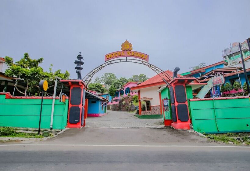 Spot On 90100 Hotel Kediri Bandungan