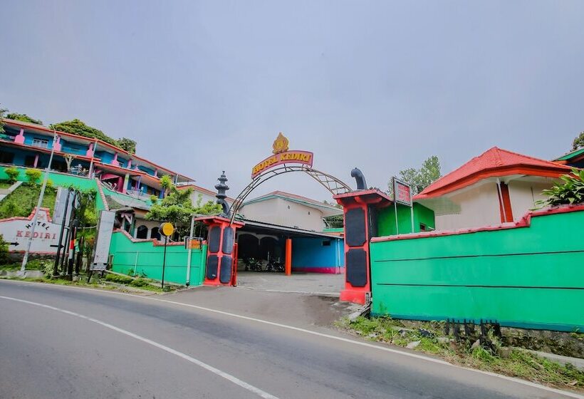 Spot On 90100 Hotel Kediri Bandungan