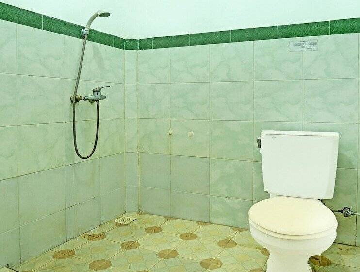 Spot On 90100 Hotel Kediri Bandungan